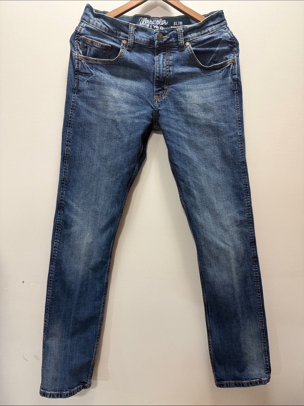 Wrangler Slim Fit Jeans in Washed Blue Size 30x34 , Inseam 32